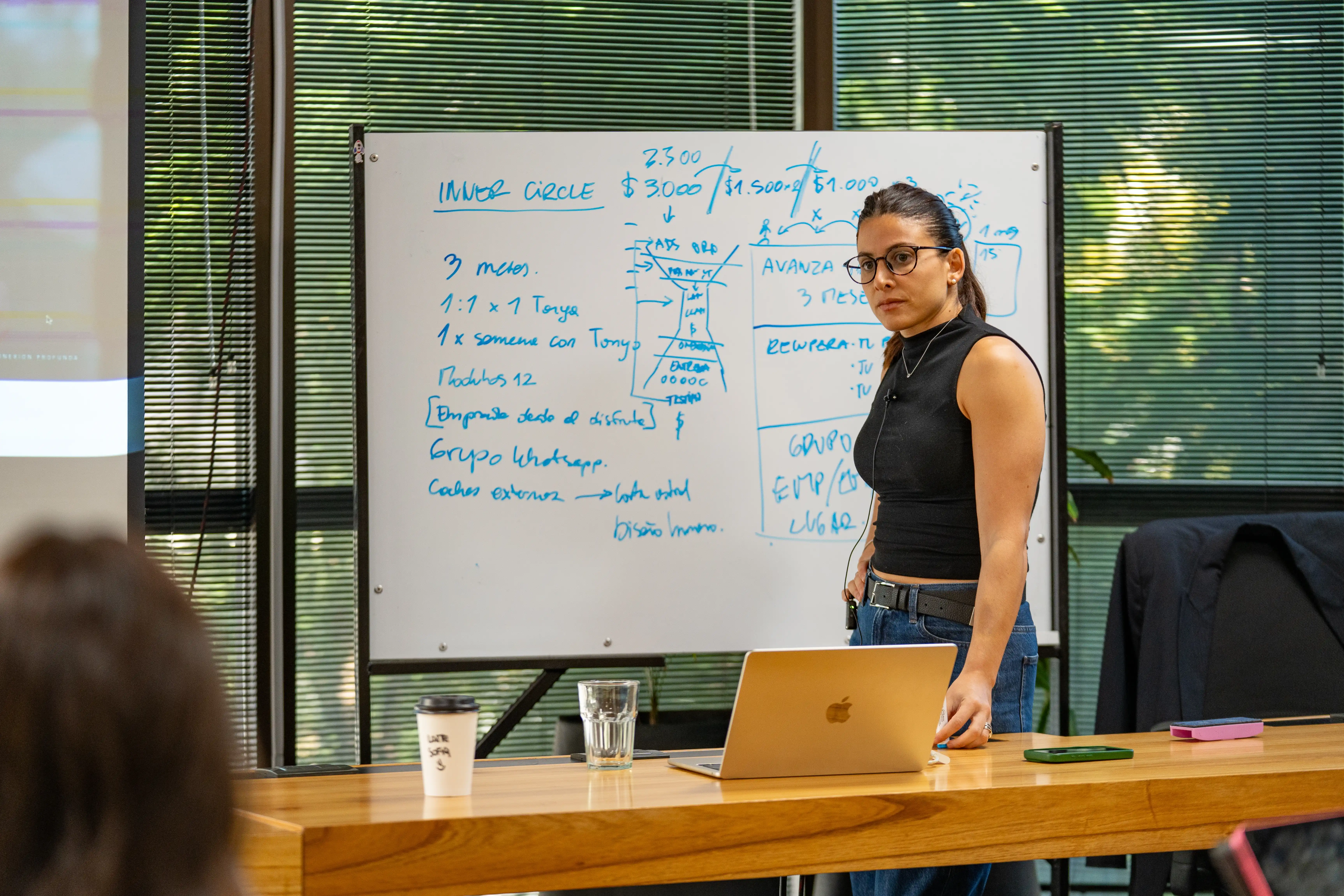 Sofía Contreras presentando en un Focus Day