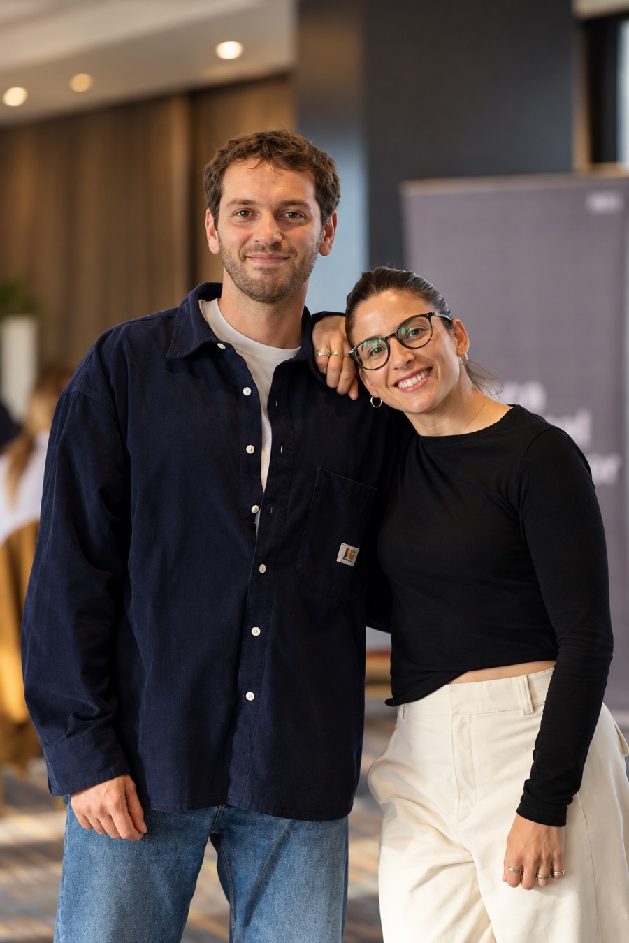 Juan Sigliano junto a Sofía Contreras en un evento